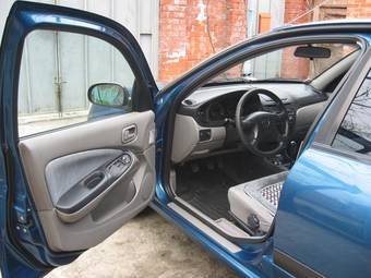 2001 Nissan Almera Pictures