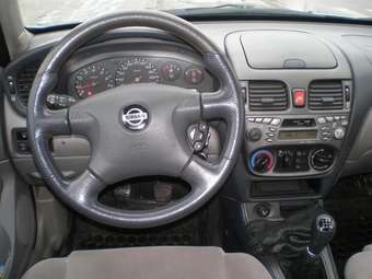 2002 Nissan Almera Images