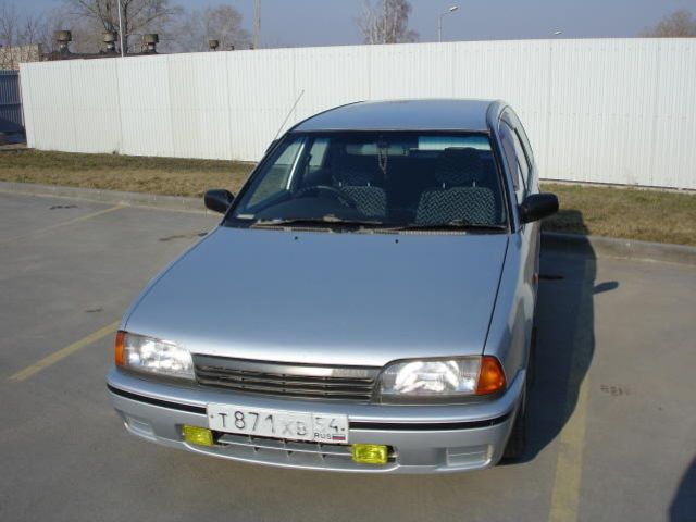 1998 Nissan Avenir