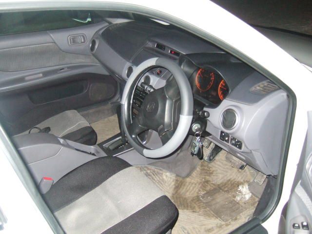 2000 Nissan Avenir