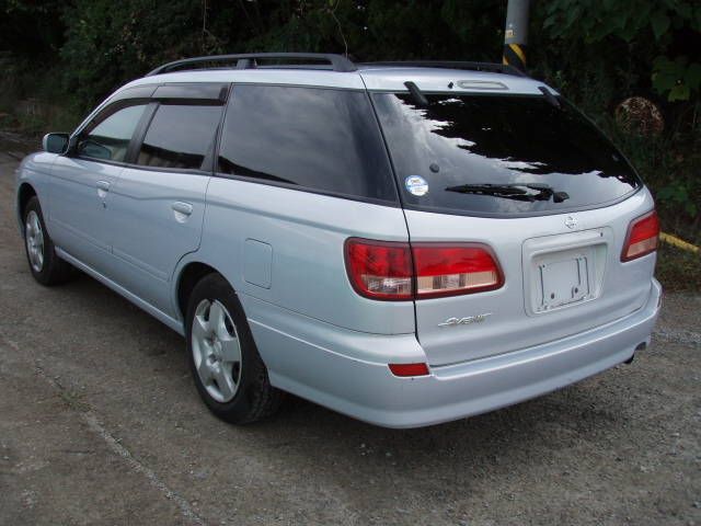 2001 Nissan Avenir