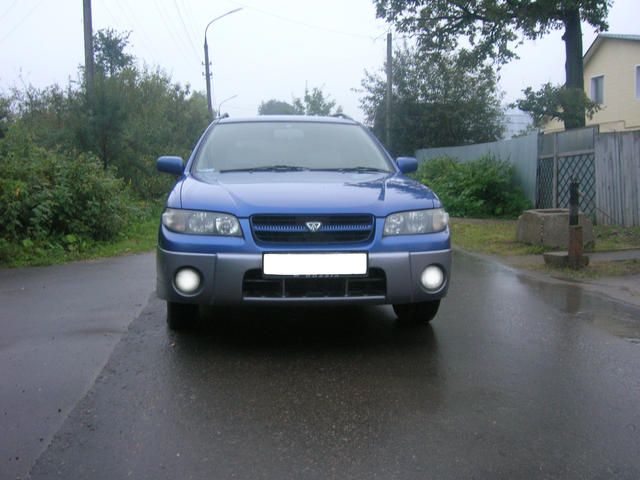 2001 Nissan Avenir