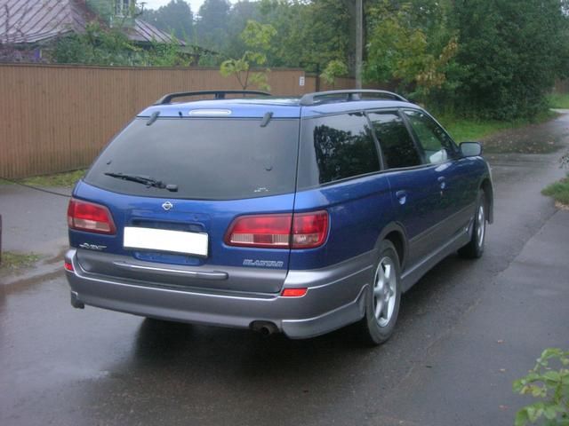 2001 Nissan Avenir