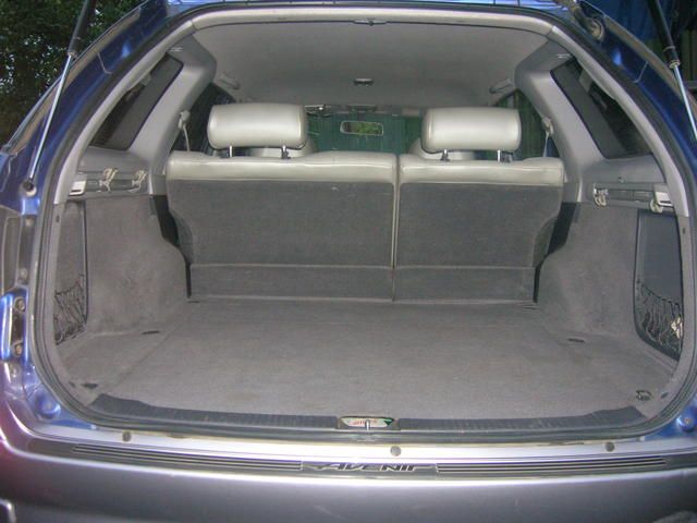 2001 Nissan Avenir