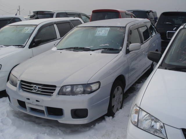 2002 Nissan Avenir