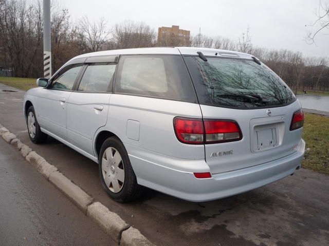 2003 Nissan Avenir