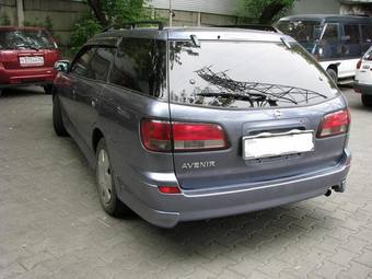 2003 Nissan Avenir Images