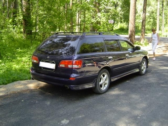 1999 Nissan Avenir Salut