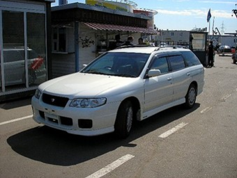 1999 Nissan Avenir Salut