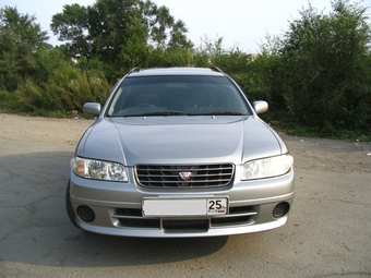 1999 Nissan Avenir Salut