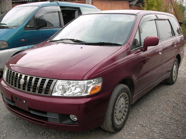 2000 Nissan Bassara