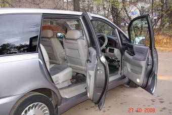 2000 Nissan Bassara Pictures