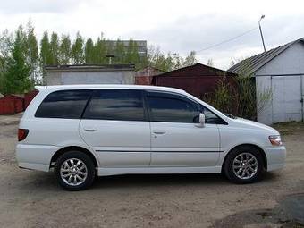 2000 Nissan Bassara Pictures