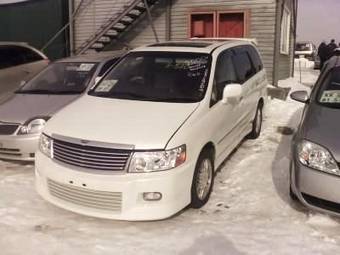 2000 Nissan Bassara Pictures