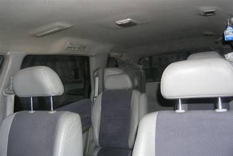 2000 Nissan Bassara Pictures