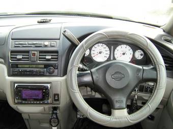 2000 Nissan Bassara Pics