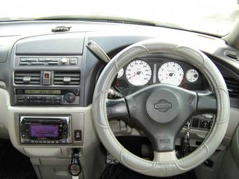 2000 Nissan Bassara Photos