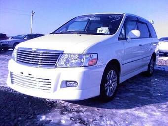 2002 Nissan Bassara Pictures