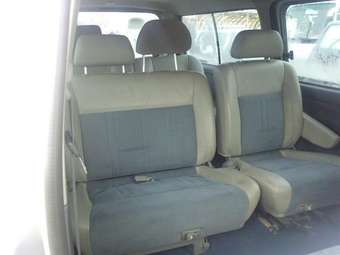 2002 Nissan Caravan Photos