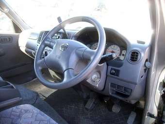 2002 Nissan Caravan Photos