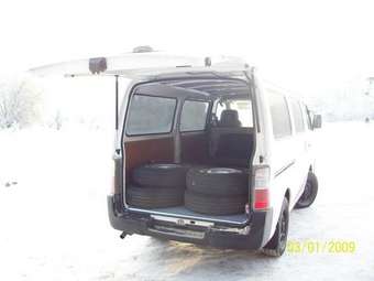 2003 Nissan Caravan Photos