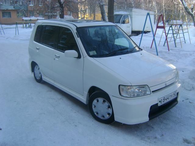 2000 Nissan Cube