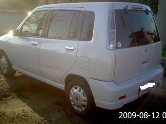 2001 Nissan Cube Photos