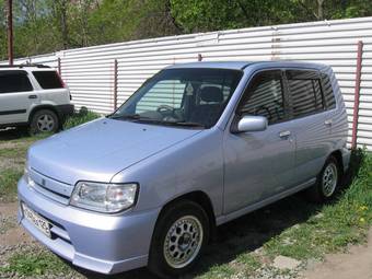 2002 Nissan Cube Photos