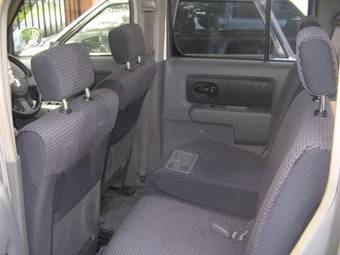 2003 Nissan Cube Photos