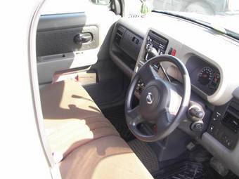 2004 Nissan Cube Photos