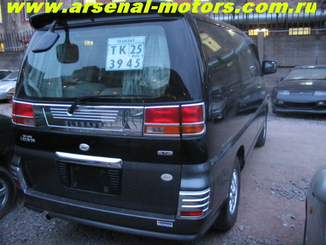 1998 Nissan Elgrand Photos