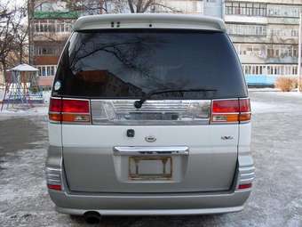 1999 Nissan Elgrand Photos