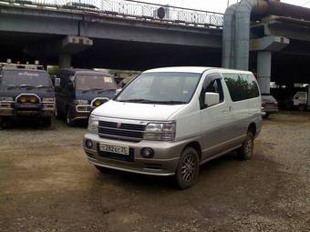 1999 Nissan Elgrand Photos