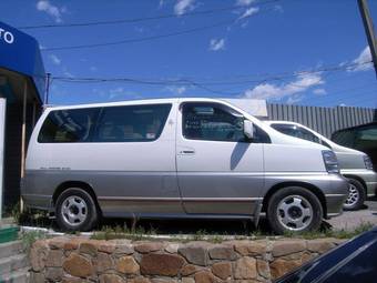 1999 Nissan Elgrand Images