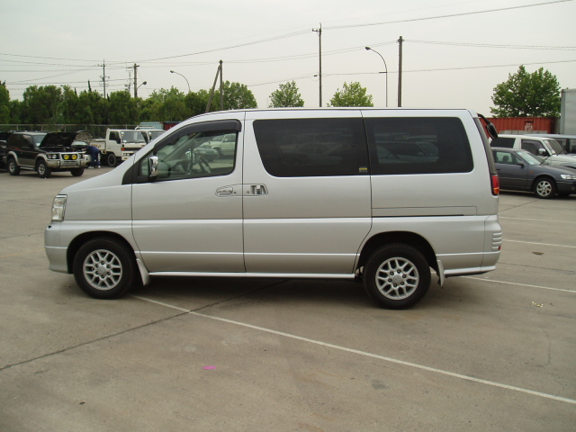 2002 Nissan Elgrand Pictures