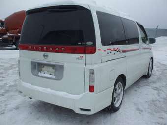 2002 Nissan Elgrand Photos