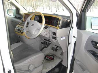 2002 Nissan Elgrand Pictures