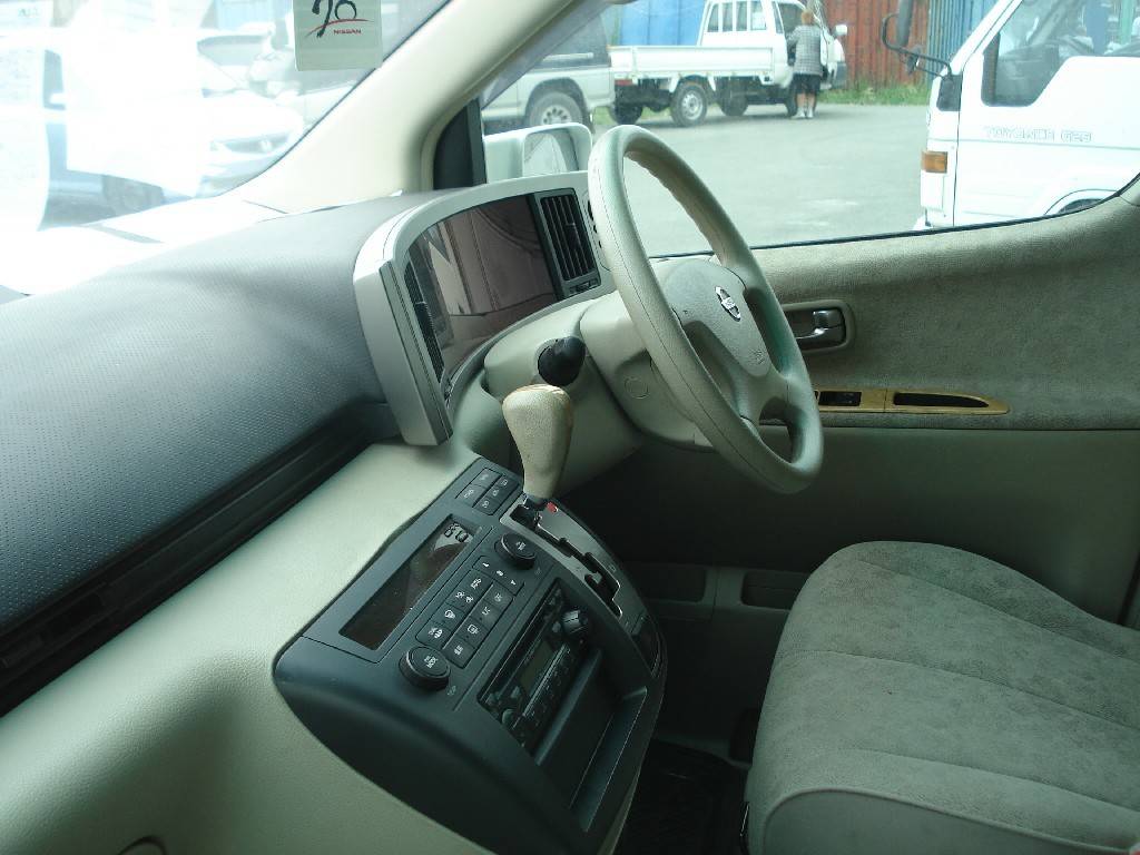 Nissan Elgrand 2004