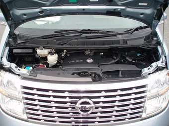 2005 Nissan Elgrand Pictures