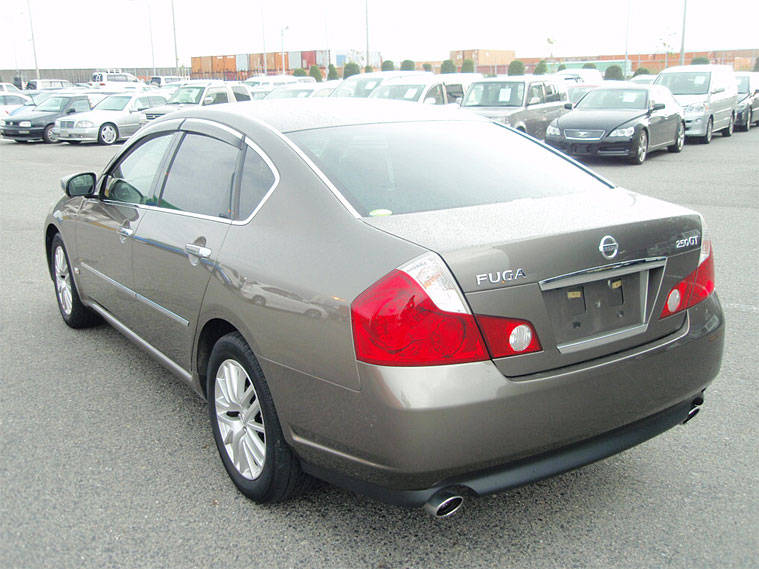 Nissan Fuga 2005