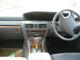 1999 Nissan Gloria Images