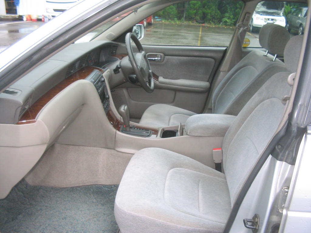 2000 Nissan Laurel Pictures