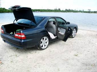 2000 Nissan Laurel Pictures