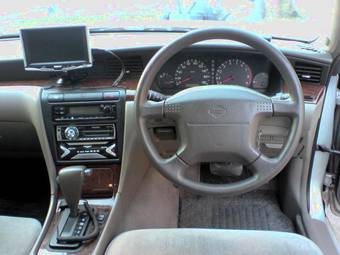 2002 Nissan Laurel Images