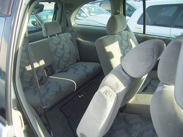 1999 Nissan Liberty Pictures