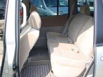 2002 Nissan Liberty Pictures