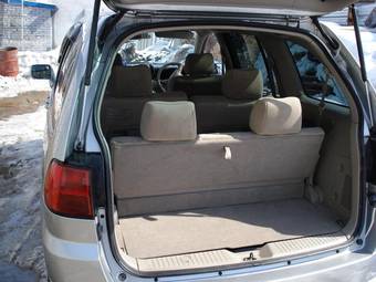 2002 Nissan Liberty Pictures