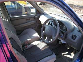 2001 Nissan March Pics