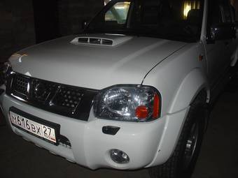 2010 Nissan NP300 Pictures