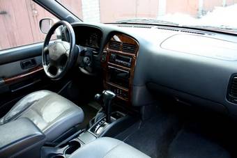 1999 Nissan Pathfinder Photos